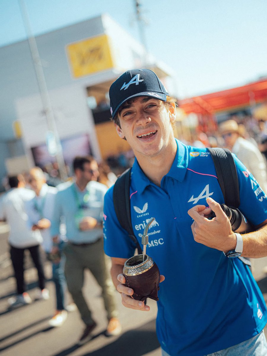 AlpineArg_'s tweet photo. 🎙️| Franco Colapinto de cara al Gran Premio de Malasia 🇲🇾 

“Una de las cosas que más llama la atención son las condiciones, al ser tan caluroso y húmedo, y siempre parece haber una alta probabilidad de lluvia.”

“Tengo muchas ganas de experimentar Malasia y el objetivo es apuntar a un viernes productivo, tener el auto en una buena ventana de configuración y, con suerte, estar en condiciones de competir con los diez primeros en ambos días.”