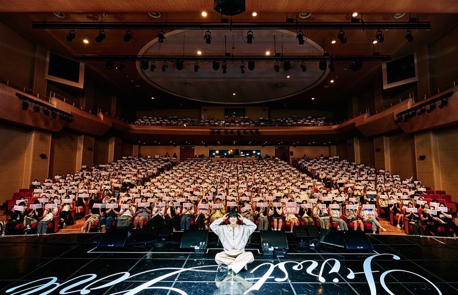 193x519's tweet photo. 돈조금많고🎶
큰이벤트는말고
해바라기800송이♡ https://t.co/uYbXs5chAv