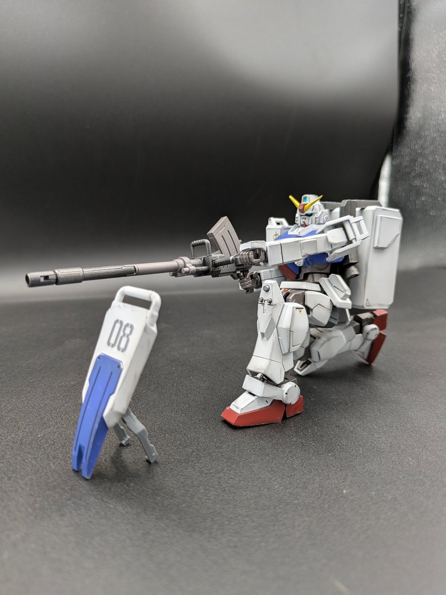 tinitarou's tweet photo. HG陸ガン全塗装で完成です
前回同様ウェザリングマスターでグラデ塗装風にしつつドライブラシでちょい汚し仕上げです
輝き撃ち状態で動かしてたら左手がすっぽ抜けてますが見なかったことにしてくださいw
#プラモデルライフ
#みんなでプラモ部
#第08MS小隊 https://t.co/CsnSlKThuT