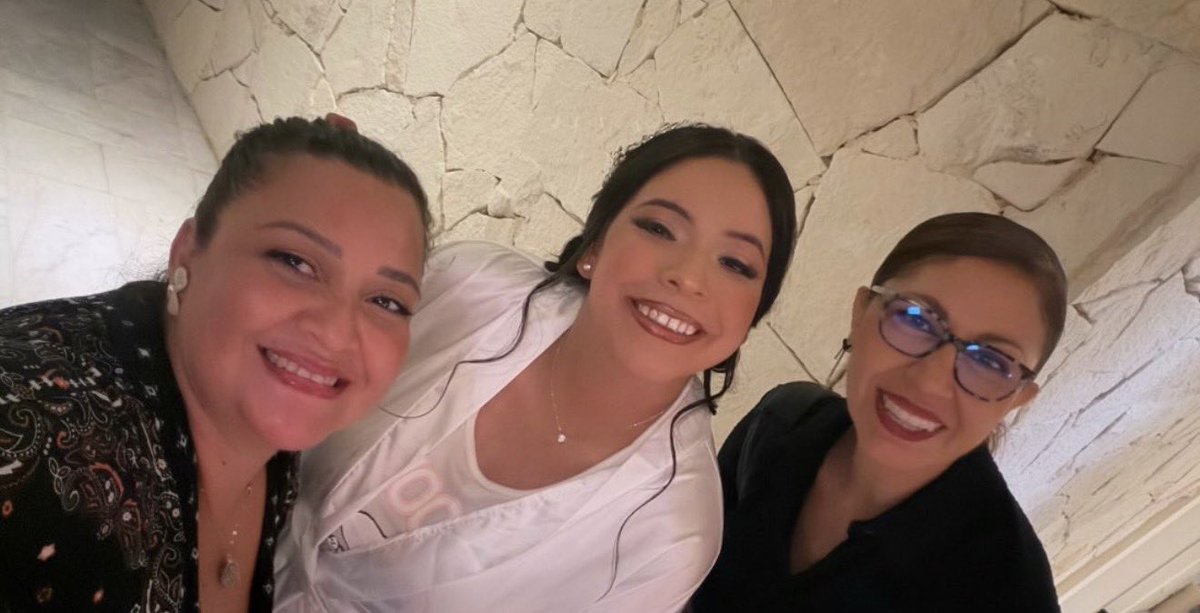 voevolution's tweet photo. Behind the scenes with our beautiful bride Claudia 🤍

A little peek behind the scenes, captured with two of our talented artists as they brought her bridal look to life. 💄 https://t.co/cN85FwSNZt