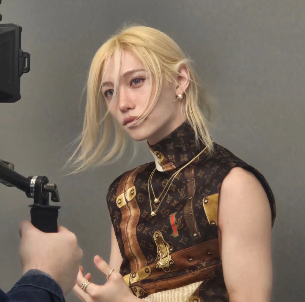 flixpiri's tweet photo. LV × Felix の美しさは別格
#FELIXxLVSS27 #FELIX https://t.co/qzGIBTg4lG