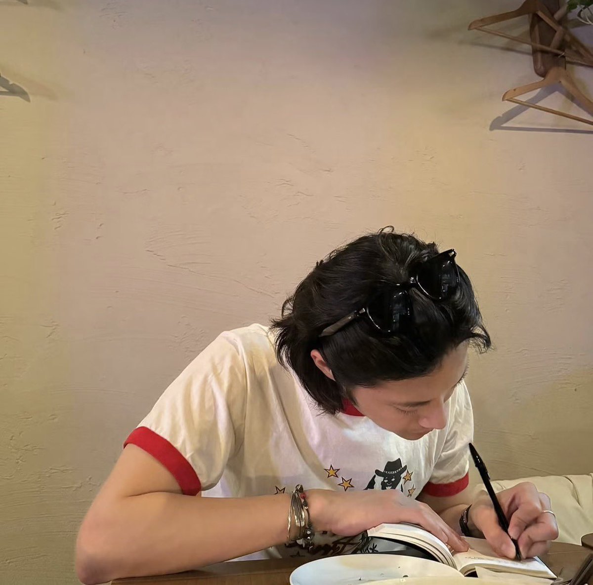 zuppachloe's tweet photo. kebab date tonight, don’t worry babe, ur provider gf got the bill 🖤 https://t.co/laSSWzqx7k