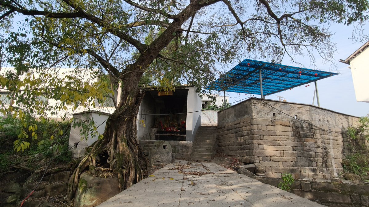 kutluksm's tweet photo. [The "Yi Gai Qiao" ancient bridge, a hidden gem of history, showcasing time-worn charm that connects past and present!] https://t.co/roh5tOu4Le