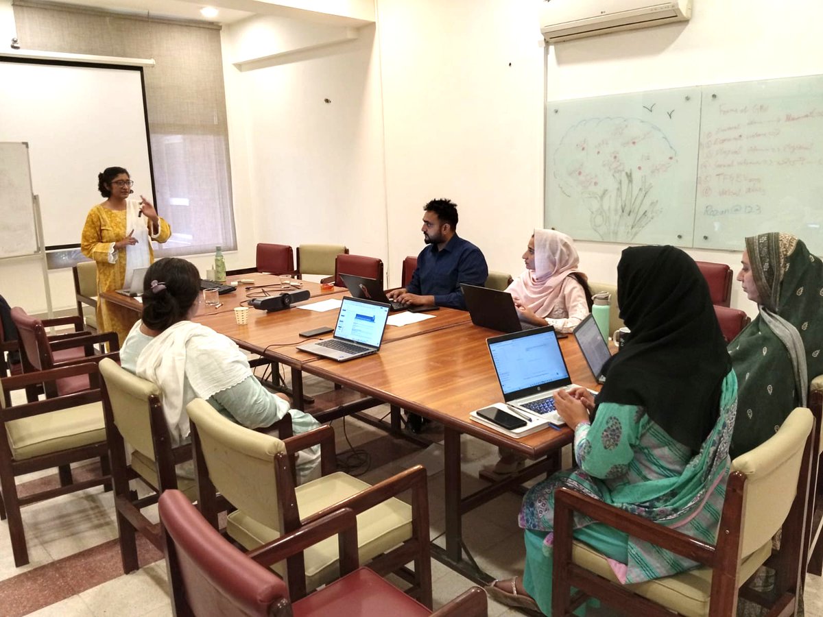 rozanoffice's tweet photo. Rozan conducted two-day pilot sessions on the Trauma Buster Technique (TBT), exploring supportive approaches to strengthen staff well-being and resilience.

#Rozan #StaffWellbeing #TBT https://t.co/FJcZTy2FTo