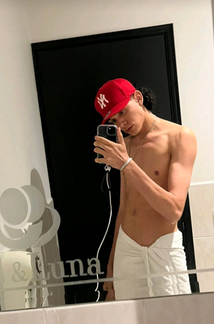 Alexcastro_1111's tweet photo. Que chimba cómo este parcero me pajea y se me traga la leche😈 https://t.co/CSEfpAxX6B