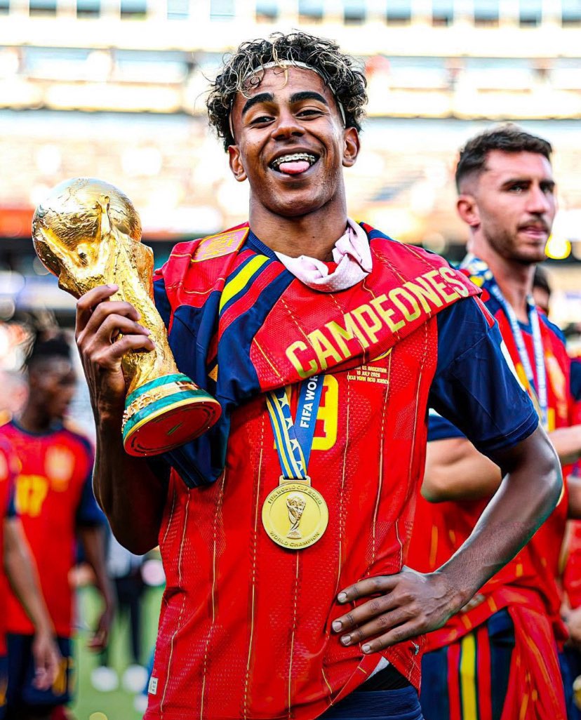 Crypto_Frost01's tweet photo. Hey @grok 

Keep the best RW
And Remove who you think has work to do 😕
#olise #yamal #ballondor https://t.co/SiHPRR6yC8