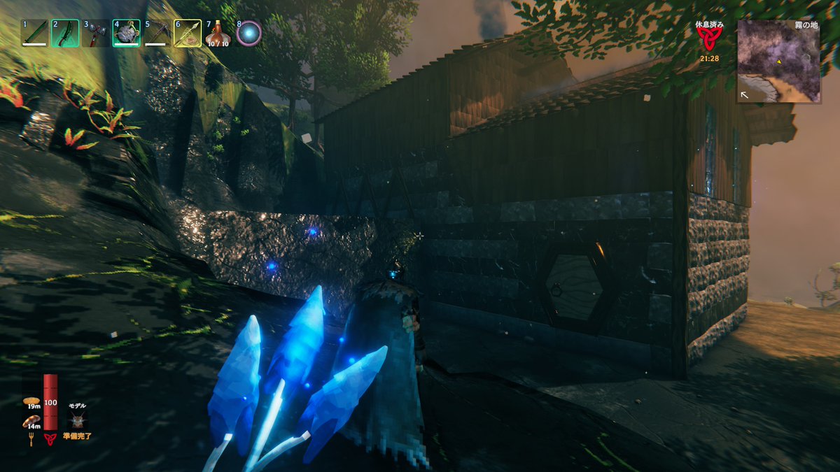 lxthere's tweet photo. #Valheim
霧の地の家が完成！
起伏が激しく、平らな整地が難しい為段差を作って上層階と下層階に分けての建築。木の壁はもう１段低くても良かったかな？ https://t.co/d3TQsQj91e