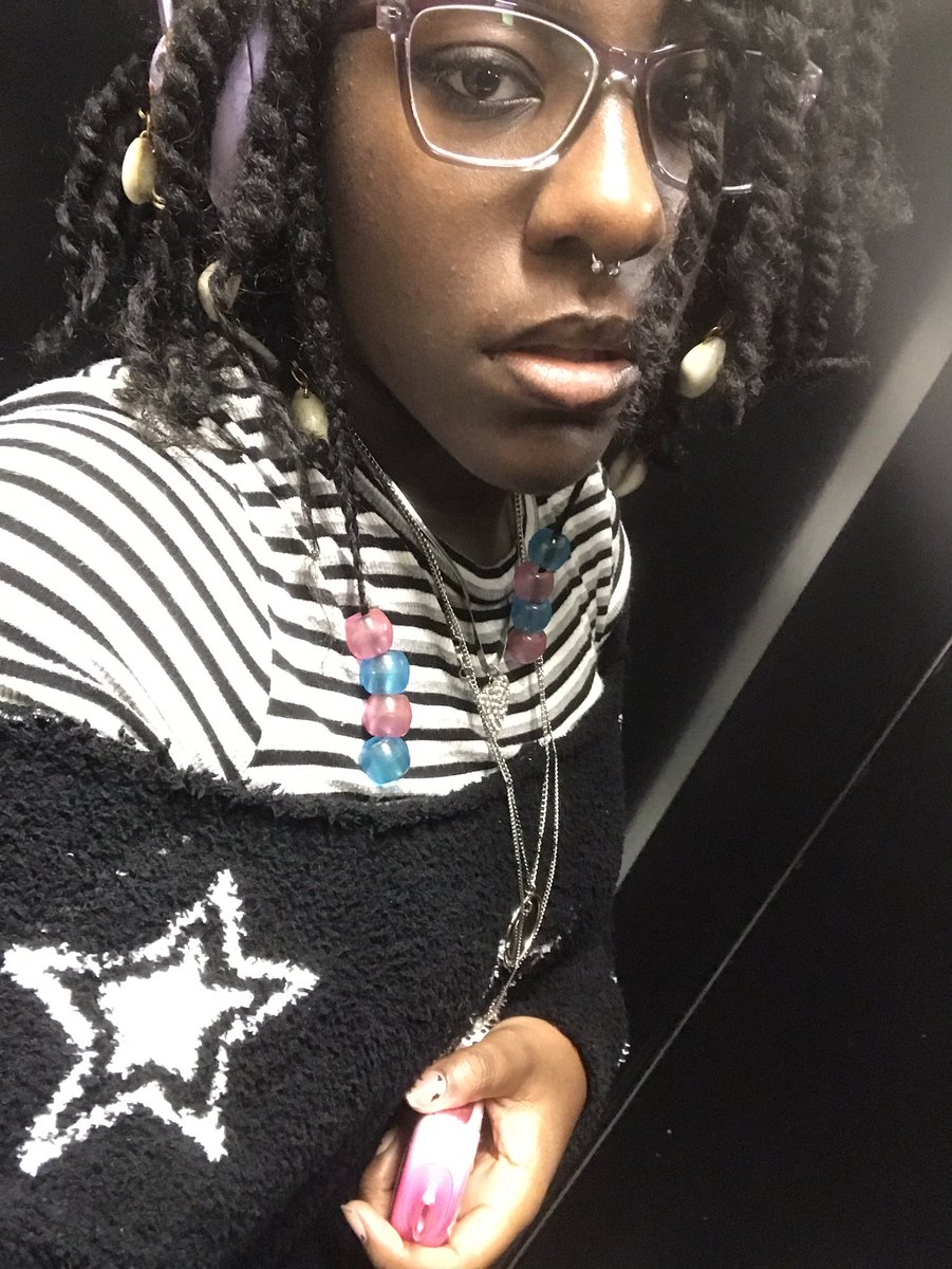 putridritualz's tweet photo. pics i took yesterday w my fucked up septum, i took it out :( https://t.co/2EwWCFLgj4