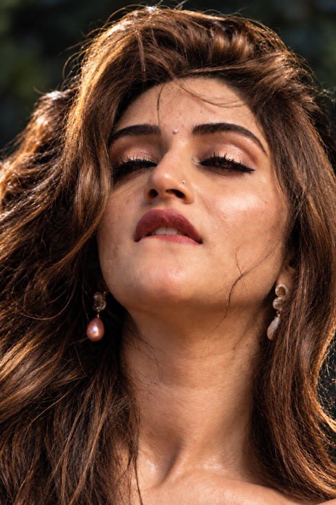 Leelaonlyfaps's tweet photo. Just expressions tho kaarpinche only heroine Sreeleela anukunta https://t.co/4HrF5INgO5