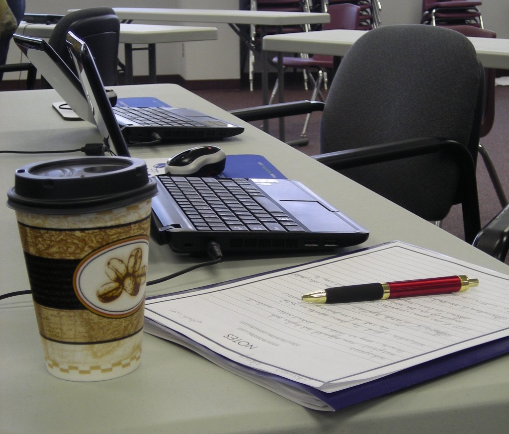 ShandiBoasmomc's tweet photo. Today’s small win: nailed the client’s feedback on the campaign draft in 30 mins! Team coffee break hit different after that. https://t.co/8RmWUJicKC