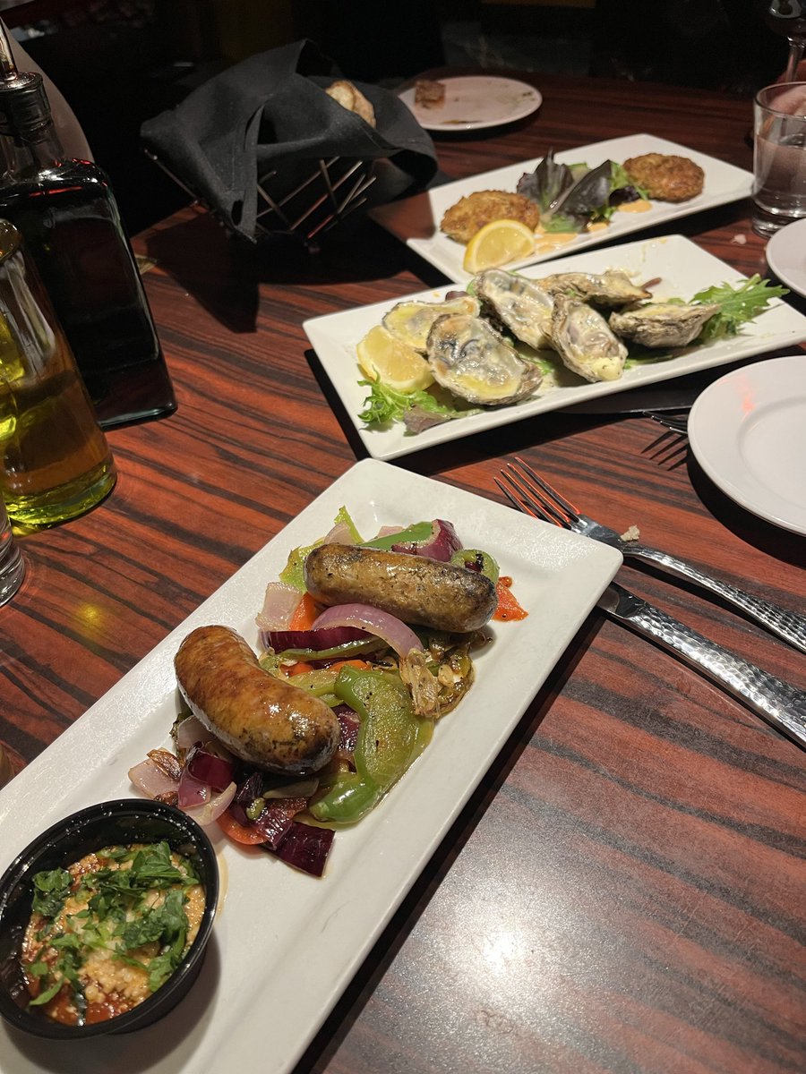 Verse_Converse's tweet photo. Dinner last night at one of my favorite mafia haunts, Gaetano’s in Denver https://t.co/rJdyySizZi