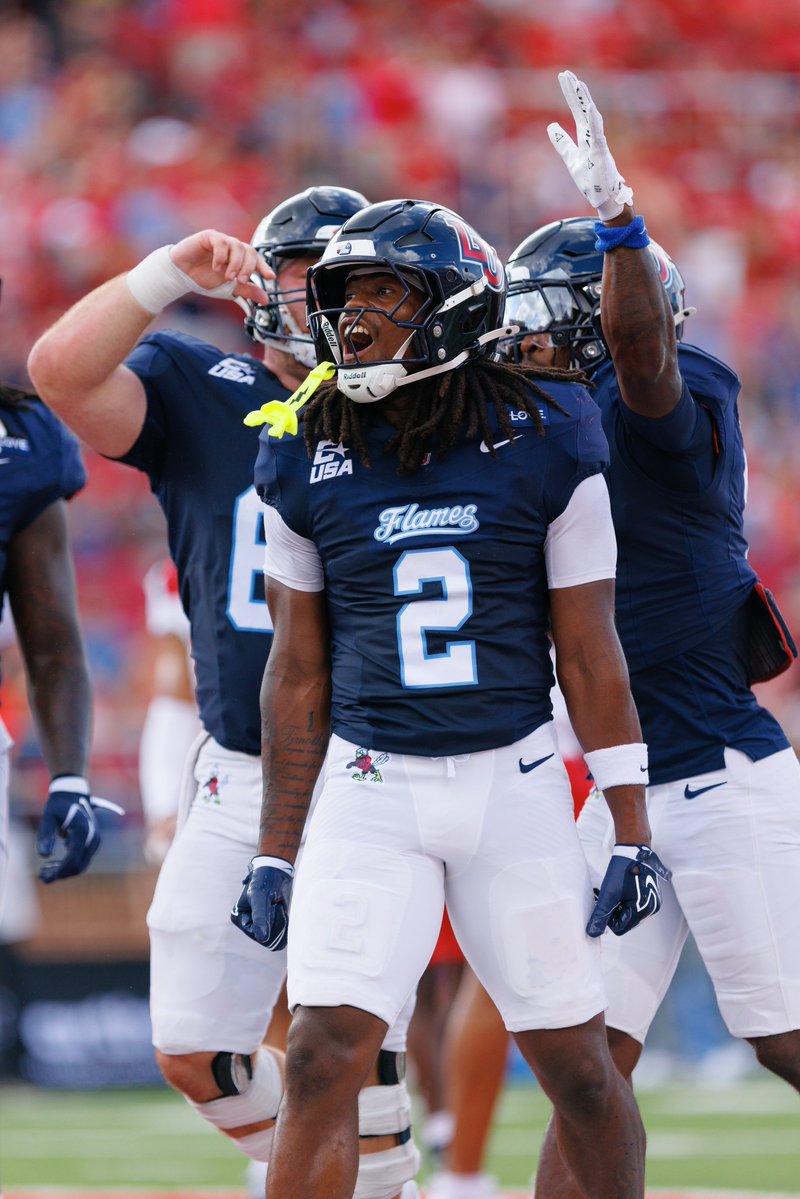 CUSAInsiderPod's tweet photo. Liberty’s Makai Jackson is the first CUSA player ALLTIME to have a touchdown catch and average 20+ yards per catch in each of his first four games of a season.

We get the pleasure of speaking with him on this week's episode of the CUSA Insider on his journey to Lynchburg, his chemistry with Deshawn Purdie and more!   Full episode will be out tomorrow 🎙️

#NoLimitsOnUs