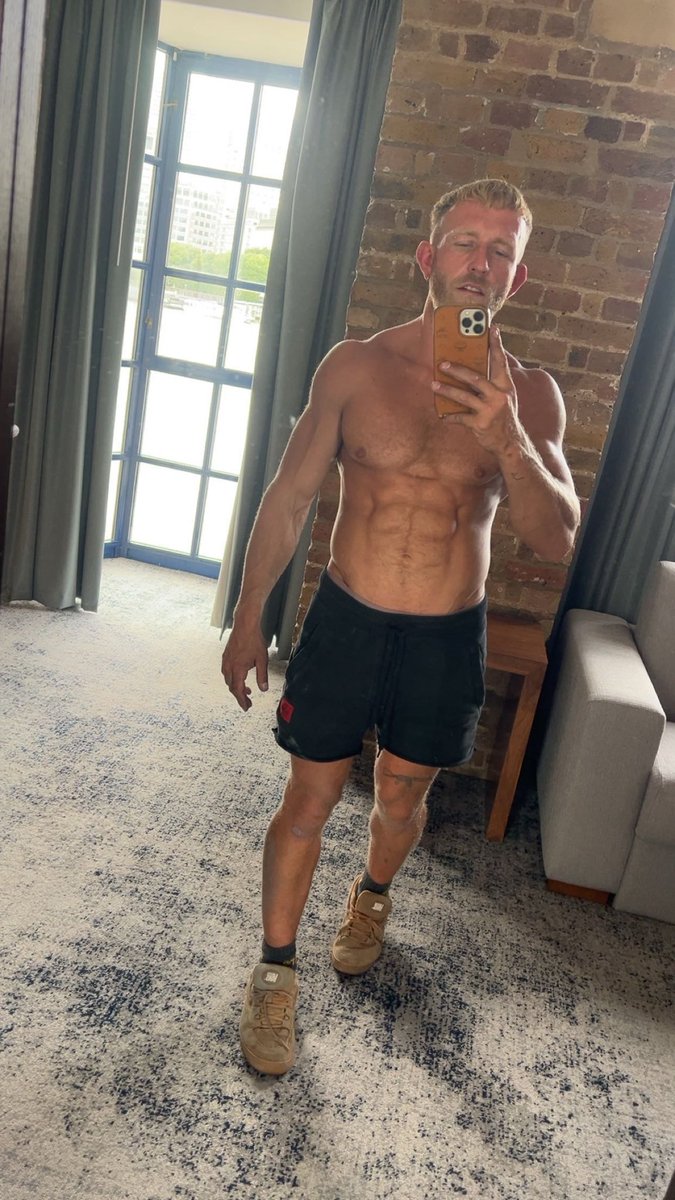 AlphaCraigMac's tweet photo. Give my Mate a new Alpha a follow 

@MasterMasterAM 

#findom #scallymaster #scallydom #chav #sneakermaster #cashmaster #cashslave #footslave #moneyslave #alpha #SockWorship #SweatyFeet #PayPig #AlphaFeet #musclegod #alphago https://t.co/frr7jmzEBi