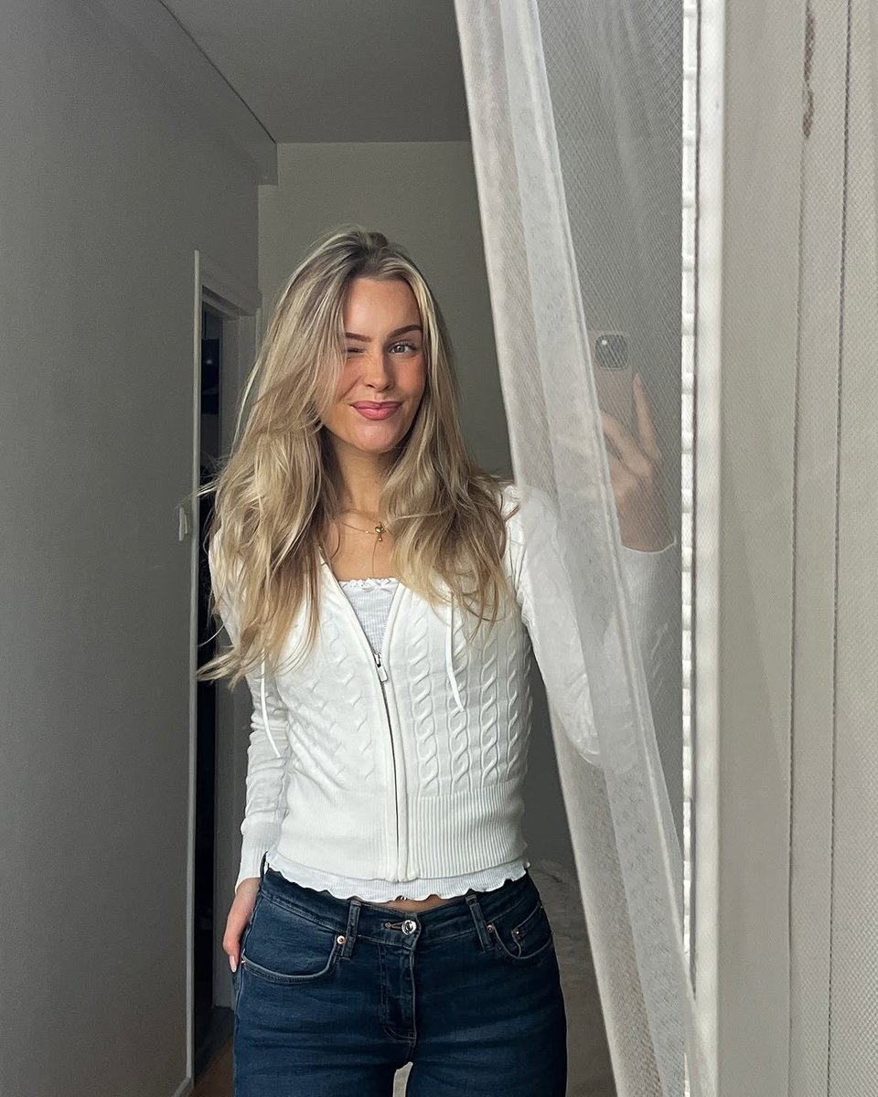 FreyaBimbirys's tweet photo. Just me today 🤍 What do you think? https://t.co/XUFX2u1ziM