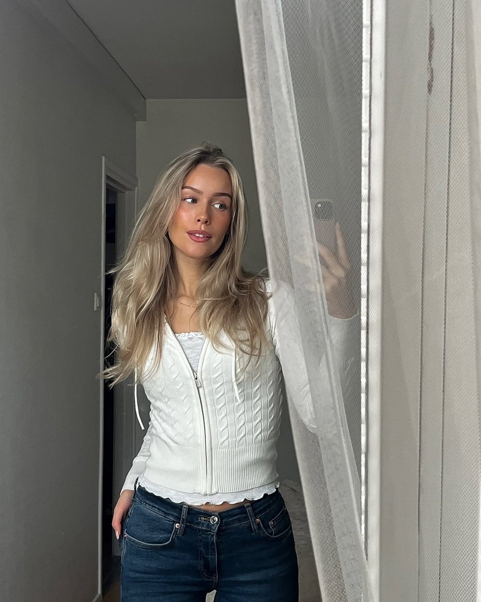 FreyaBimbirys's tweet photo. Just me today 🤍 What do you think? https://t.co/XUFX2u1ziM