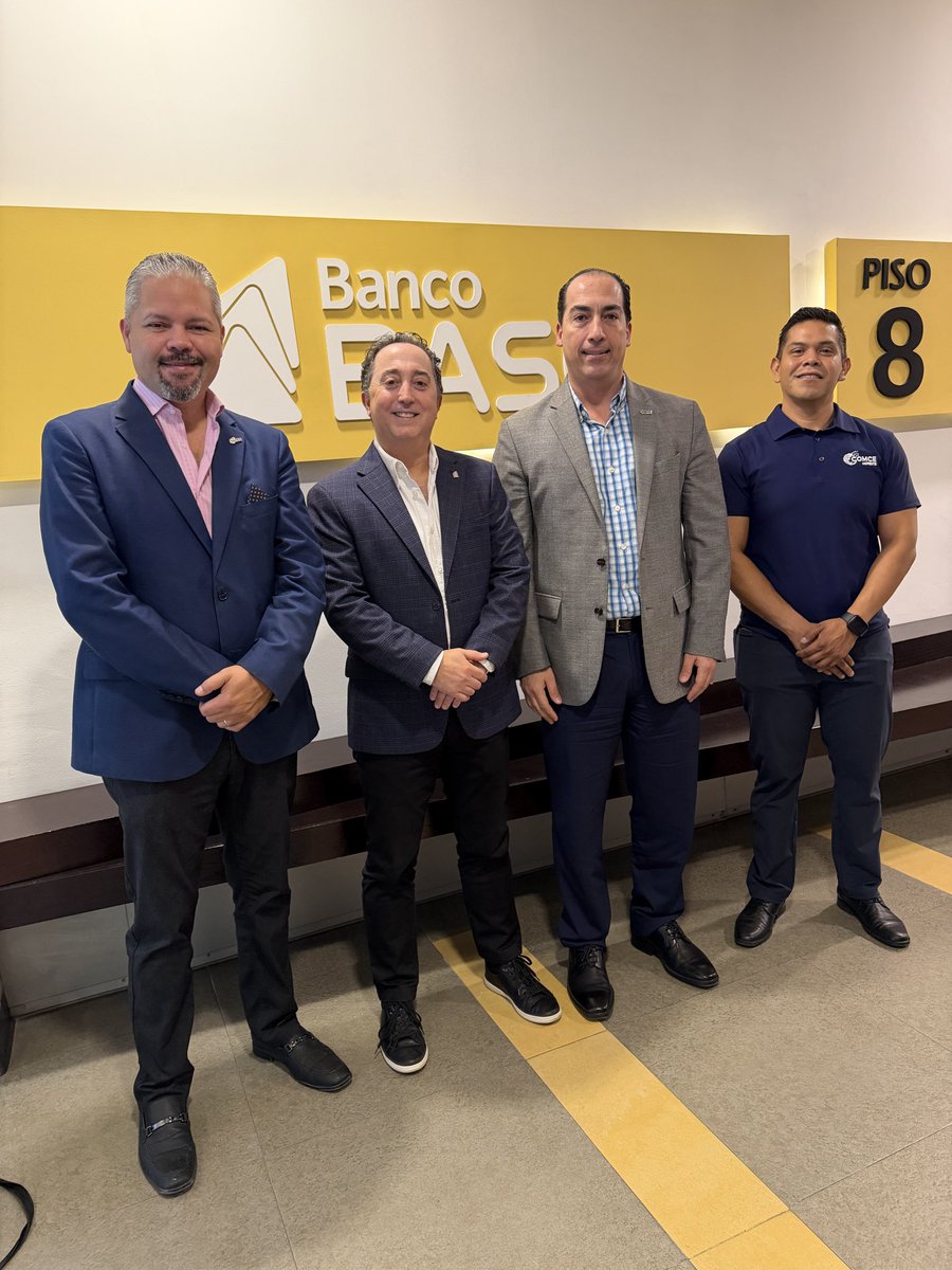 anfranzal's tweet photo. Gracias Carlos Trevino Villarreal y a tu equipo por habernos recibido y por el recorrido en @BANCO_BASE . 
¡Felicidades por los primeros 40 años que cumple BASE 🎉🎊! https://t.co/mqg0uPUpXu