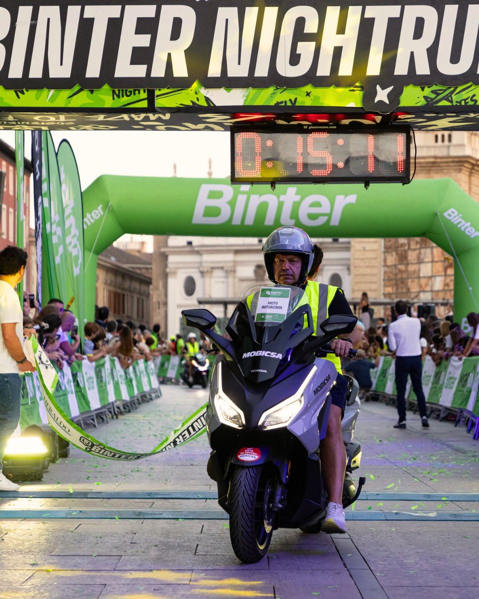 BinterNightRun's tweet photo. No podía faltar nuestro agradecimiento a @MOBICSA_ZGZ Zaragoza por ser vehículo oficial de soporte de la #BinterNightRun Zaragoza by Heraldo. https://t.co/9ghU4u46B6