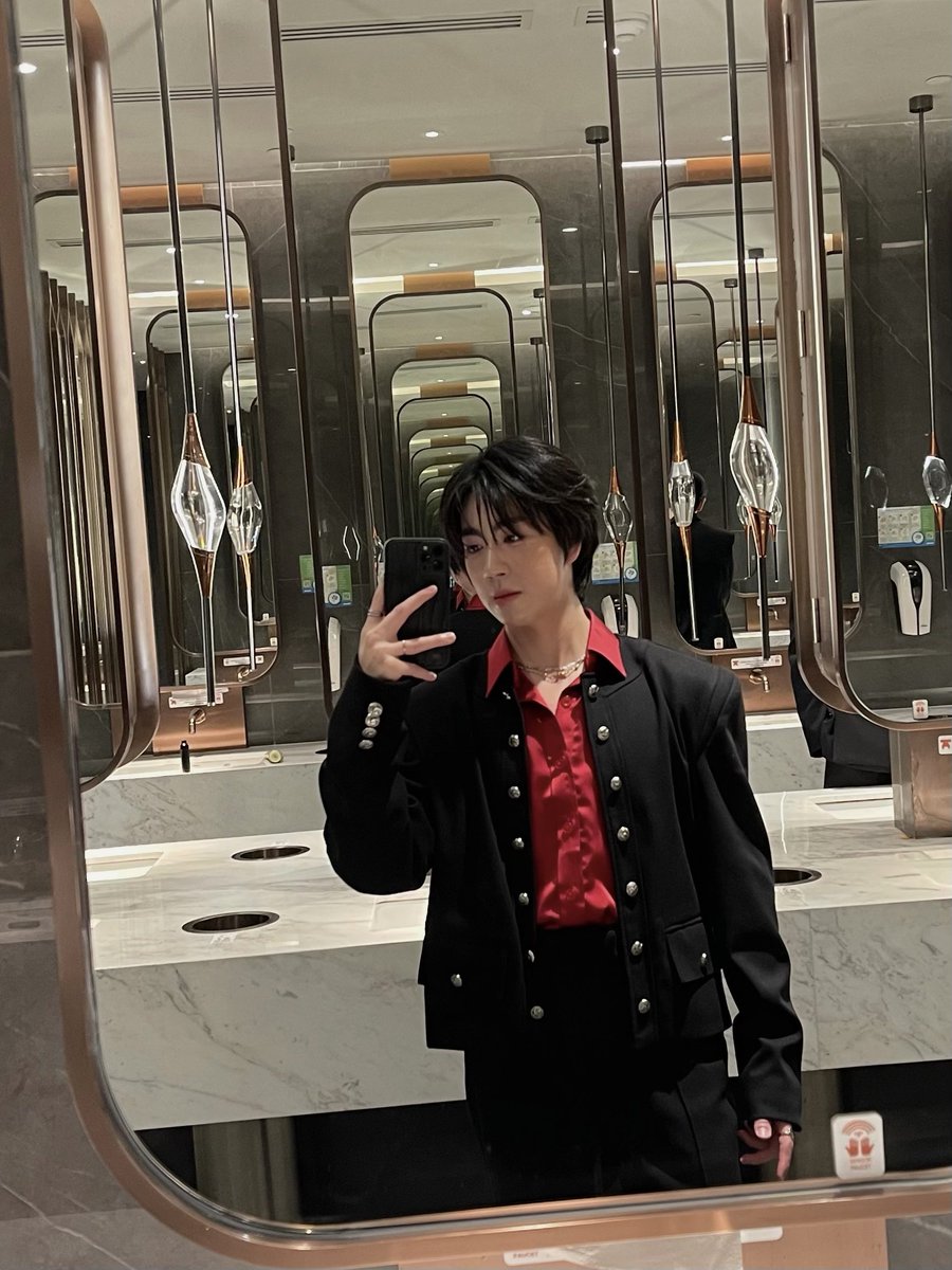 hillgo2917's tweet photo. 🖤🍷🥀
#grandivoryrec
#grandivoryartist
#hillgowatcharakorn
#FeedxKhaosodAwards2026
#FeedxKhaosodAwards2026xGIR
#FeedxKhaosodAwards2026xHillgo https://t.co/4aocqWzIHp