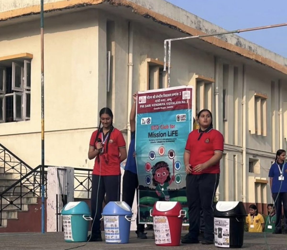 Kv1Jammu's tweet photo. Solid Waste Management Activity under Eco Club  
 An engaging activity promoting awareness about waste segregation, responsible disposal, and the importance of keeping our surroundings clean and green. 

#kvsrojammu #kvssangathan #kvno1jammu #ecoclub https://t.co/1DBCUBX8M3