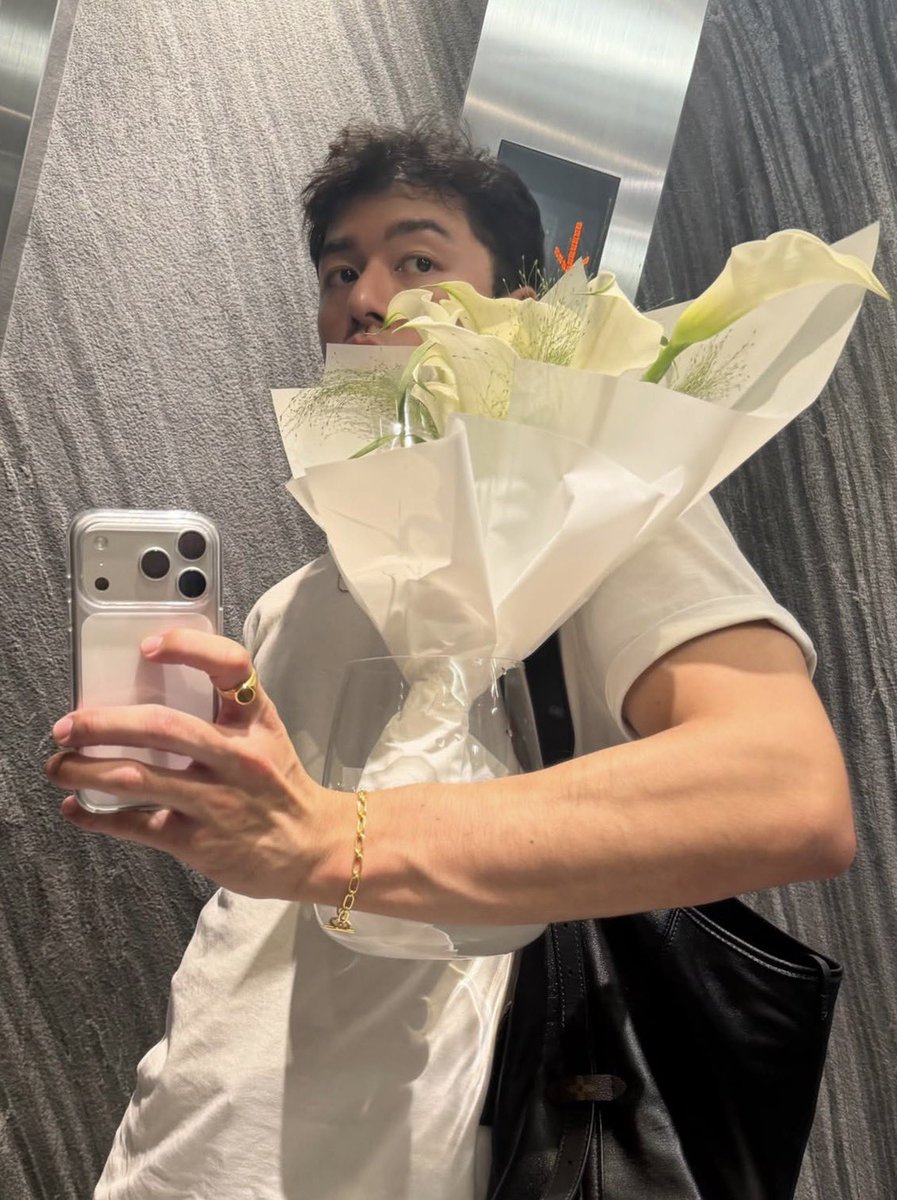 nadoji2001's tweet photo. ตรงสเปคกุทั้งคู่ อยากให้คบกันเองว่ะ https://t.co/Mgl3PlitaE