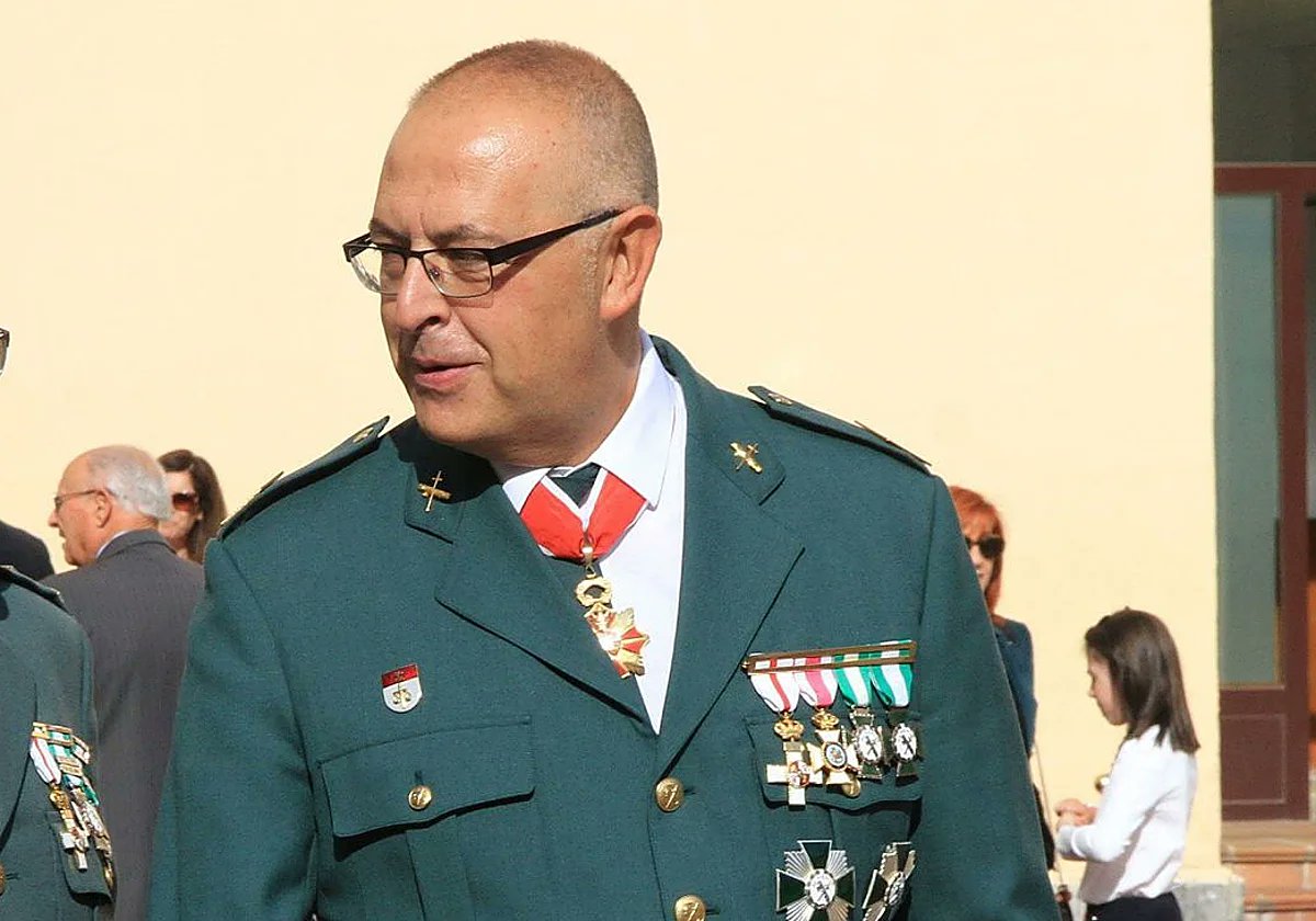 FonsiLoaiza's tweet photo. Se llama Miguel Ángel Barbero y es el jefe Antidroga de la Guardia Civil en Segovia. Hoy ha sido detenido por presunta relación con el narcotráfico. Otro "caso aislado" https://t.co/HtBGY2nYbk