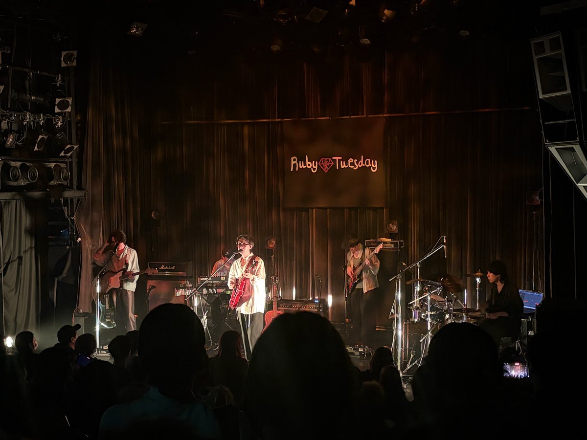 RubyTuesday_HOT's tweet photo. 本日のトリはTiDE
天井高いWWWで観るのは雰囲気が抜群でたまらないですね！
曲も増えて長尺だとより世界観が深まるし！
この空気感はライブで是非とも味わって欲しいです！ https://t.co/fZLsqnut2L