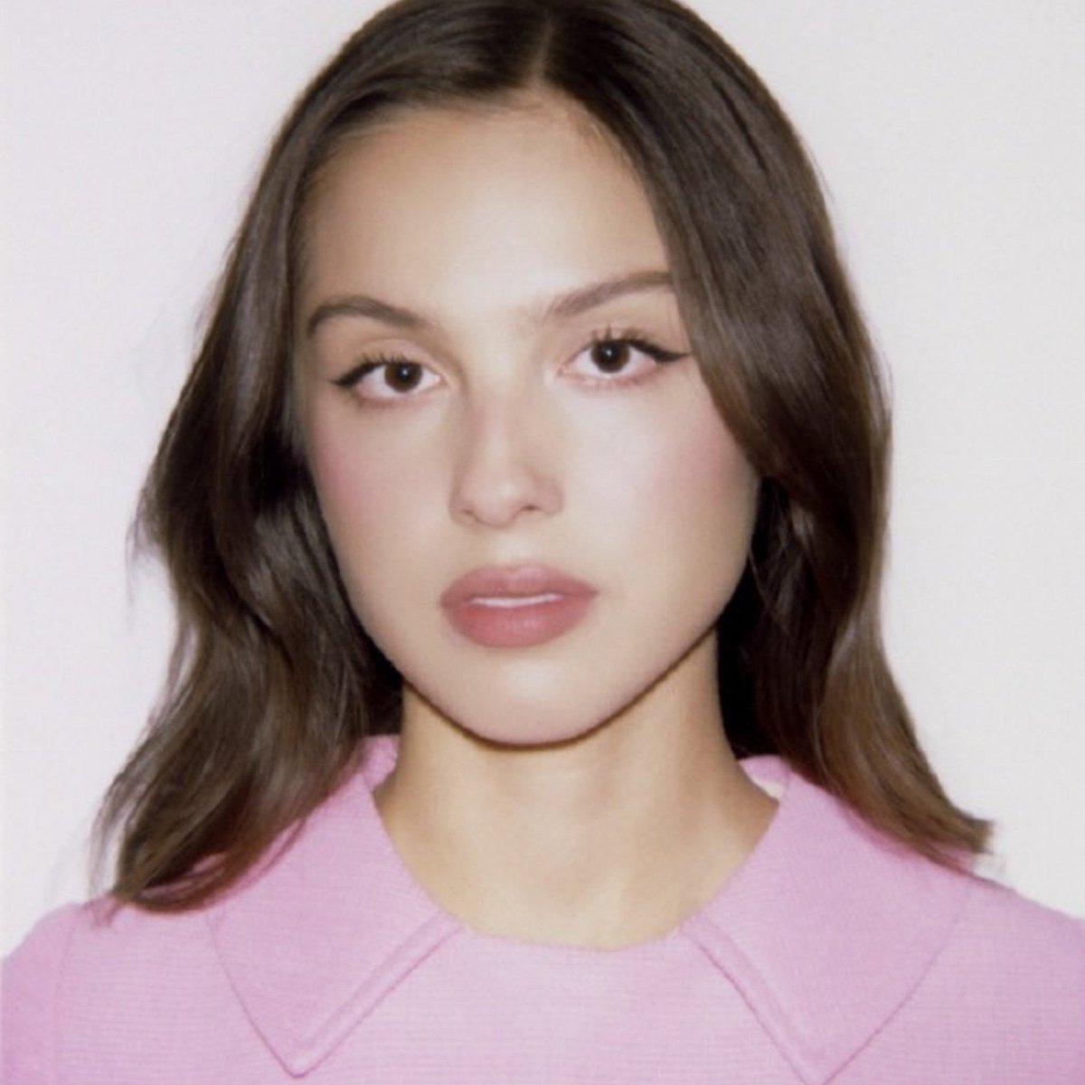 statsrodrigos's tweet photo. Global Spotify:

#6. “the cure” — 3.46M
#12. “stupid song” (+2) — 2.84M
#32. “drop dead” (+3) — 2.13M
#68. “honeybee” (+11) — 1.60M
#172. “maggots for brains” (RE) — 1.21M https://t.co/TRmX4aGRGj
