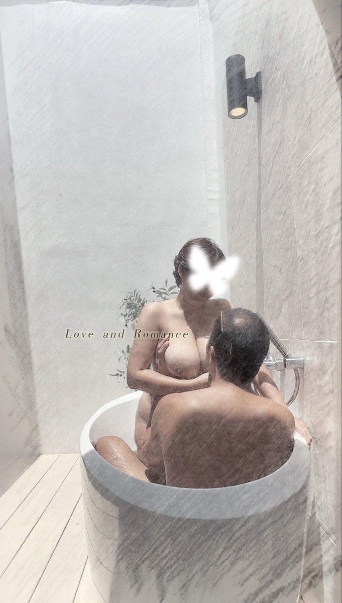 Couple_MakeLove's tweet photo. หลายครั้งที่เริ่มด้วยการแช่น่ำพูดคุยเรื่อยเปื่อย คุยไปแตะเนื้อต้องตัวกันไป พอเริ่มมีอาการโดยที่ต่างคนต่างรู้ความต้องการของกันและกัน ทุกอย่างจึงเกิดขึ้นด้วยความเต็มใจ เติมความสุขให้แก่กัน สถานะเราอาจไม่ใช่คนรักกันแค่เรามีรู้สึกดีๆให้กันในช่วงเวลาหนึ่งก็เกินพอ #แช่น้ำ #ชายเดี่ยว https://t.co/zW1oHMWsVc