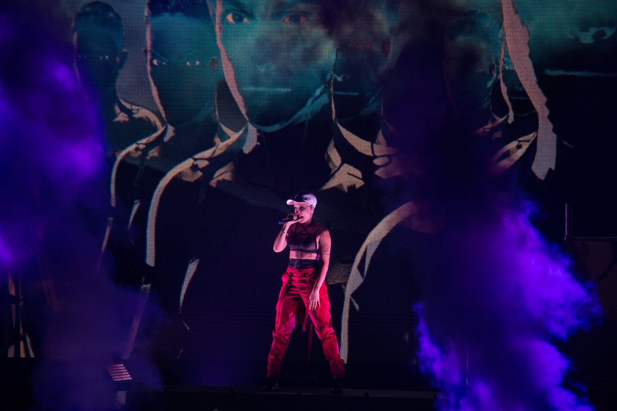 AdditionFiArena's tweet photo. Happy Birthday to the Queen of the Badlands! 

Throwback to our @halsey performance in 2016! https://t.co/kr2dNtjQhq