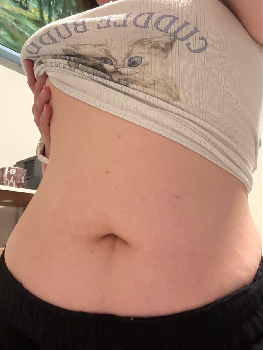 alexuhlol's tweet photo. standing belly vs sitting belly gushing out https://t.co/CtkR5ZTT8t