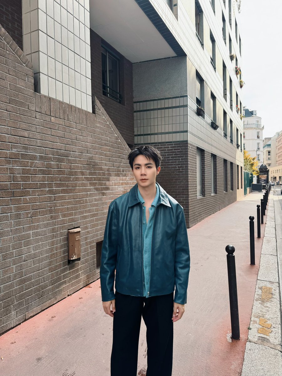 iLeang21's tweet photo. Blue mood, Paris streets.

ZEE PRUK PFW 2027
#SANDROxZEEPRUK https://t.co/OWwLQw2mBc