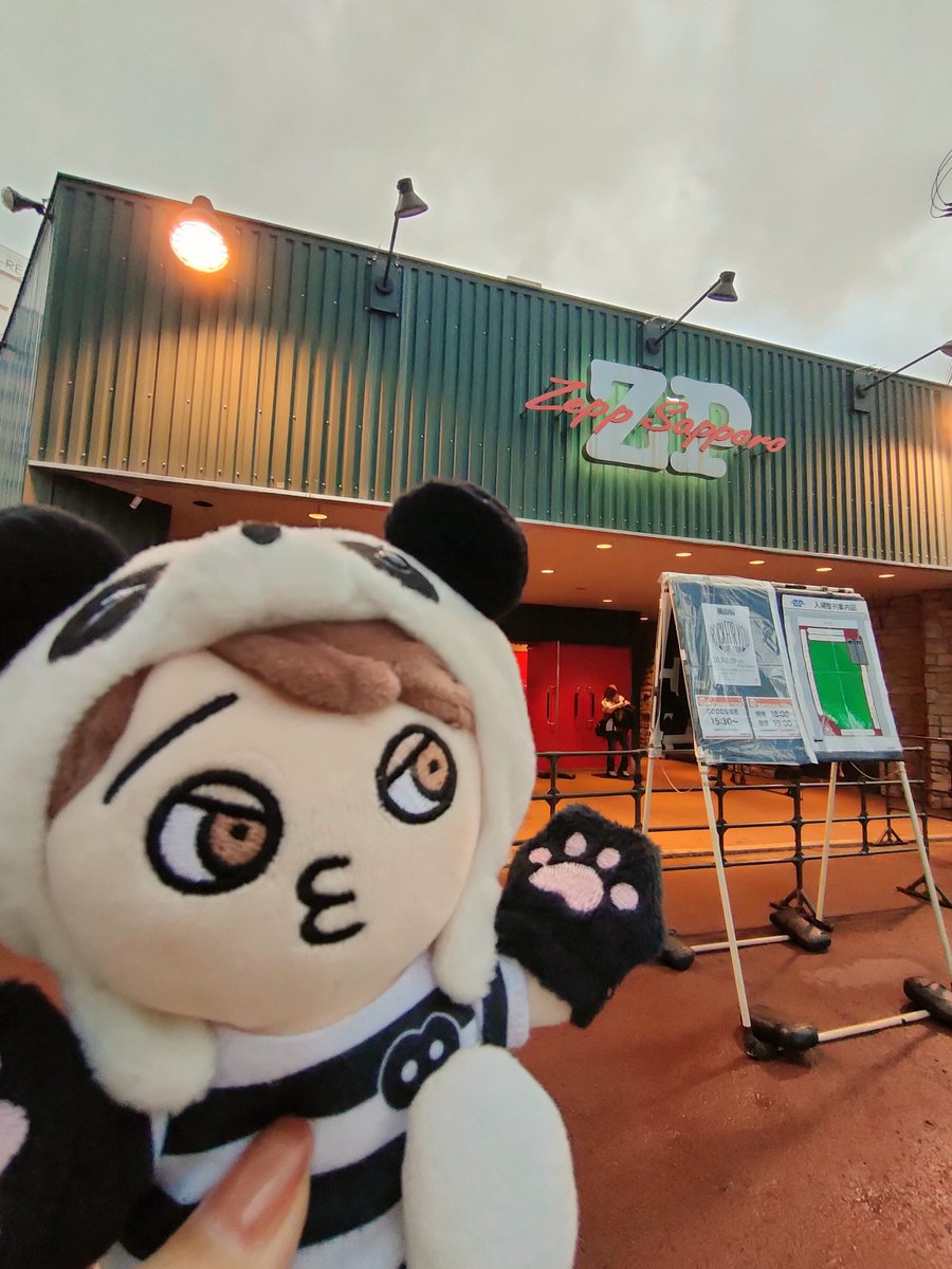 zu_ko_zu's tweet photo. 自分の誕生日に初めて北海道にひとり遠征してみた！北海道楽しすぎる！美味しすぎる！

東京の追加公演が決まるまでは今日がオーラスだったのになぁ…|ｮﾟдﾟ)

そしてこの後パンダちゃんのおててを無くす🤣  ̖́-それもご愛嬌❤ https://t.co/sjJBmXObFO