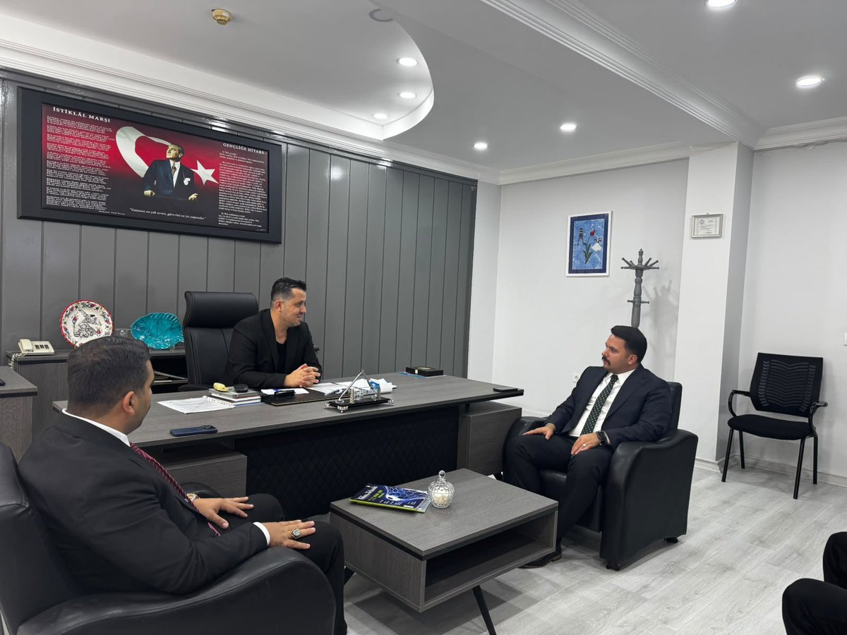 Aalparslandogan's tweet photo. 📍Güngören

Güngören Borsa İstanbul Mesleki ve Teknik Anadolu Lisesi’ni ziyaret ederek okul müdürü ve öğrencilerimizle bir araya geldik.

Ziyaretimiz kapsamında, Genel Merkezimiz tarafından hazırlanan Ülkü Ocakları Uzaktan Eğitim Merkezi #ÜOUZEM çalışmamızı genç kardeşlerimize tanıtarak, armağan ettik.

Misafirperverlikleri için Okul Müdürü Sayın Ümit Yıldırım’a, okul idaresine ve kıymetli öğretmenlerimize teşekkür ederiz.