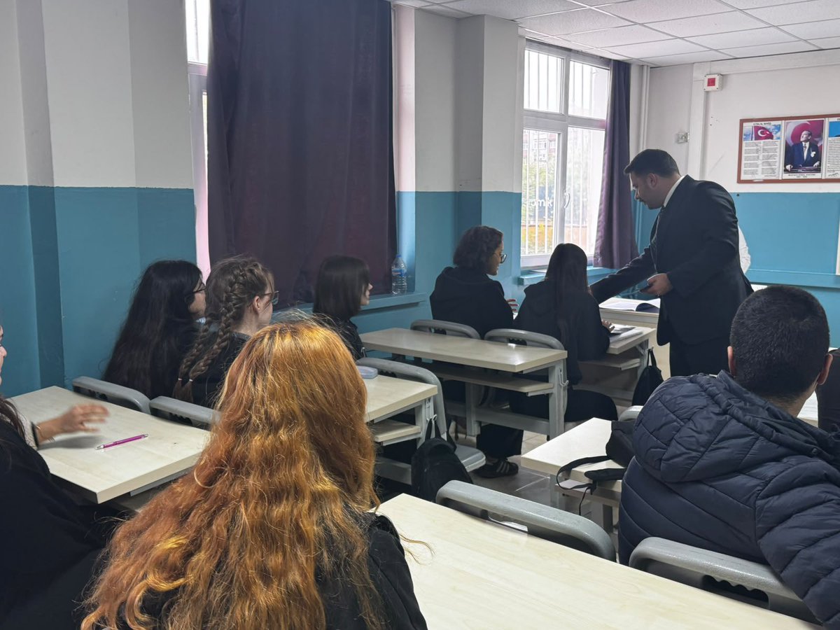 Aalparslandogan's tweet photo. 📍Güngören

Güngören Borsa İstanbul Mesleki ve Teknik Anadolu Lisesi’ni ziyaret ederek okul müdürü ve öğrencilerimizle bir araya geldik.

Ziyaretimiz kapsamında, Genel Merkezimiz tarafından hazırlanan Ülkü Ocakları Uzaktan Eğitim Merkezi #ÜOUZEM çalışmamızı genç kardeşlerimize tanıtarak, armağan ettik.

Misafirperverlikleri için Okul Müdürü Sayın Ümit Yıldırım’a, okul idaresine ve kıymetli öğretmenlerimize teşekkür ederiz.