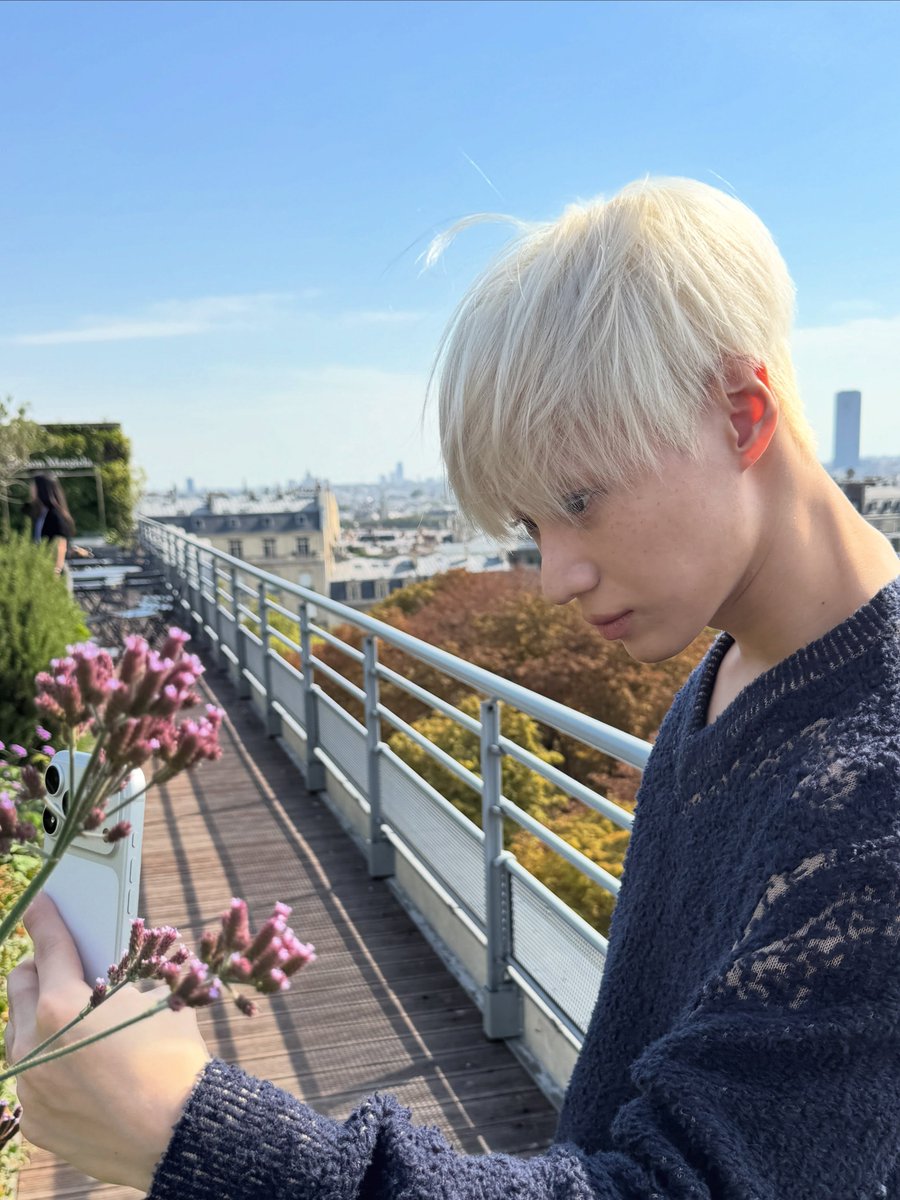 Loya_Taemint's tweet photo. TAEMIN IG😭😭😭

#TAEMINxMaisonMargielaSS27
#TAEMIN #태민 https://t.co/Xhjhusnsc8