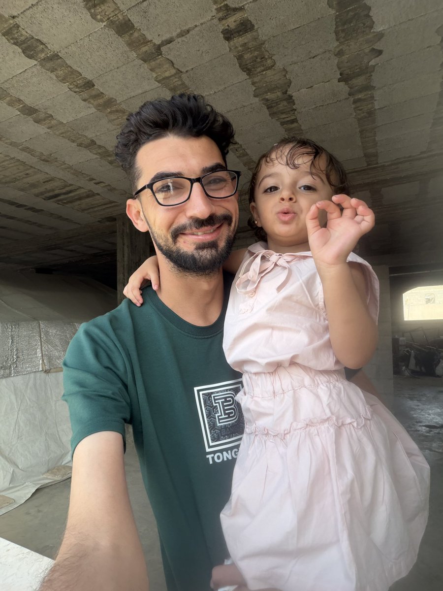 Mo7ammed_jawad6's tweet photo. We are still alive in Gaza… 🥹🇵🇸

Despite everything, we are still trying to hold on.

If you see this photo, please don’t scroll past in silence.

Write anything — even a single dot means so much to us and reminds us that we are not alone. 🥹💔🙏 https://t.co/H8zeWuLZP7