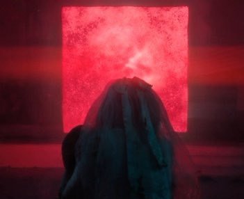 nyxthvante's tweet photo. O ano era 2024, e todos no fandom tinha um trauma: https://t.co/NwfXp91HT8