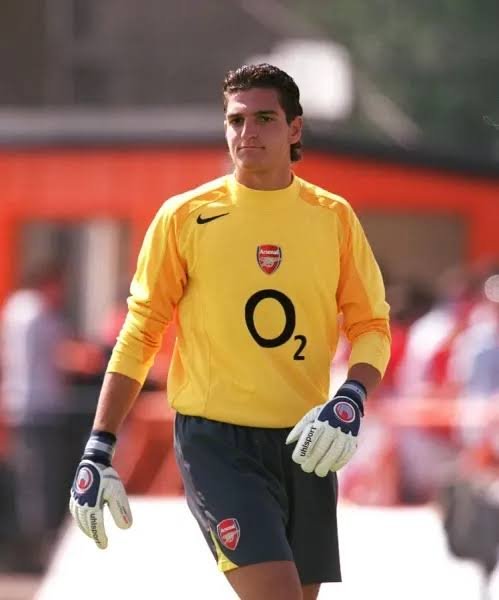 Nyagah_'s tweet photo. @premierleague Who knows who this is? https://t.co/0LMb8JZJFV