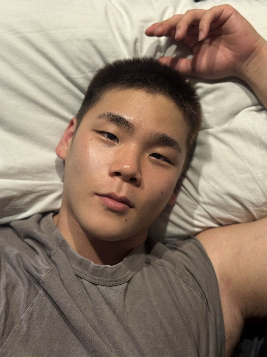 https_99uri's tweet photo. 나 머리 다시 밀어? 말어? 밀어? 말오? https://t.co/OrPT66HLvQ