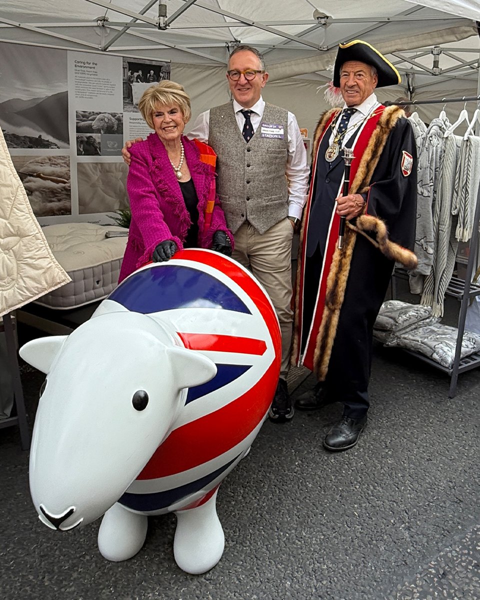 HerdyUK's tweet photo. A baa-rilliant day at the #SheepDrive 🐑
We loved bringing Herdy to London &amp; welcoming lots of new faces to the flock.
A special moment was seeing Herdy co-founder Spencer driving the sheep across the bridge!
We also welcomed broadcasting legend #GloriaHunniford to our stand! https://t.co/SrNhLyaBnQ