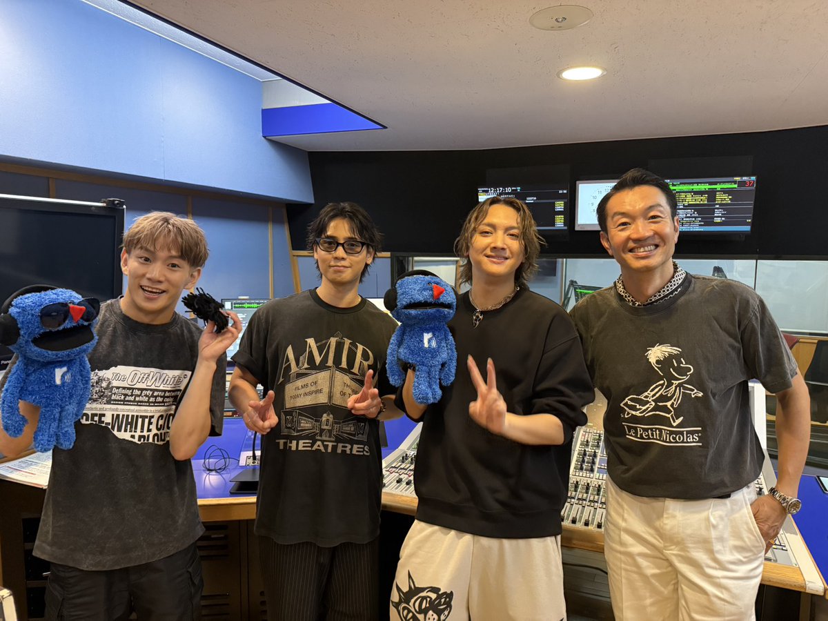 ma55iveofficial's tweet photo. 【📻】@TACTYfm802

9/30(水)6:00-11:00放送📣
FM802「on-air with TACTY IN THE MORNING」

#神谷健太 #浦川翔平 #鈴木昂秀 が出演いたします✨
※8時台に出演予定

ぜひお聴きください🎧

https://t.co/RTYPHRmD3u

#MA55IVE #THERAMPAGE
@ura_river_ @TAKAHIDE_rmpg_ https://t.co/ZKYDQX99Fz
