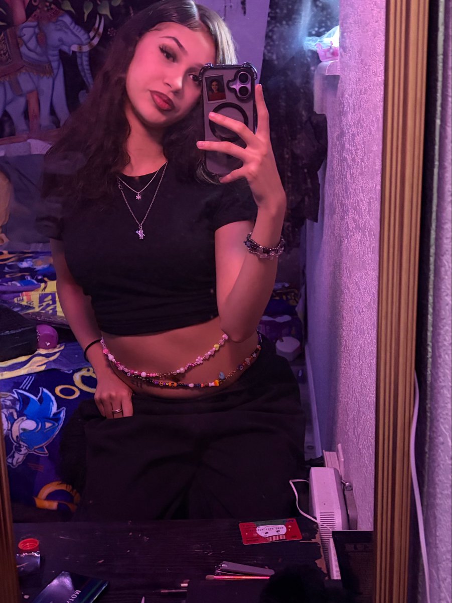 destinyy223's tweet photo. if you aint eating, we aint meeting 😹 https://t.co/IlIDKFu9PN