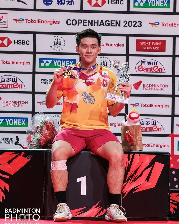 yappunz's tweet photo. สุดยอดนักแบดมินตันชายเดี่ยวของไทย 
วิว กุลวุฒิ วิทิตศานต์
ผู้คว้าเหรียญรางวัลเกียรติยศมาครบ
โอลิมปิก 🥈
ชิงแชมป์โลก 🥈🥇🥈
ชิงแชมป์เอเชีย🥇
เอเชียนเกมส์🥇🥉
ซีเกมส์ 🥇🥇🥉
ชิงแชมป์เยาวชนโลก🥇🥇🥇
และมือ1 ของโลก

#วิวกุลวุฒิ 
#เอเชียนเกมส์2026 https://t.co/lIvxwudnbM