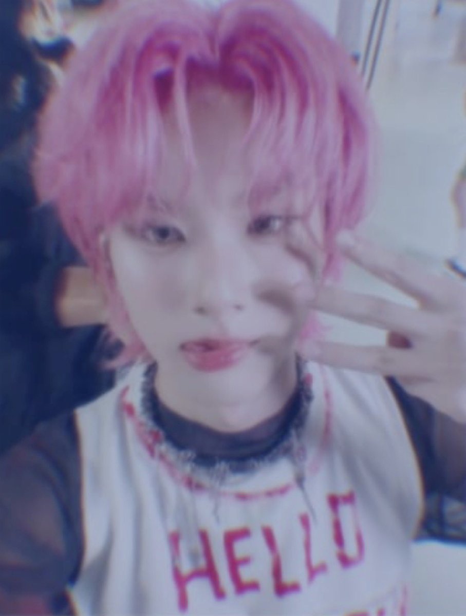 kleisavesjiroo's tweet photo. new layout guys🥹 anyways pink hair save back cus i missed it and so did some1👀👀 do we like it😋

#NewProfilePic https://t.co/6Jioz5QBR2