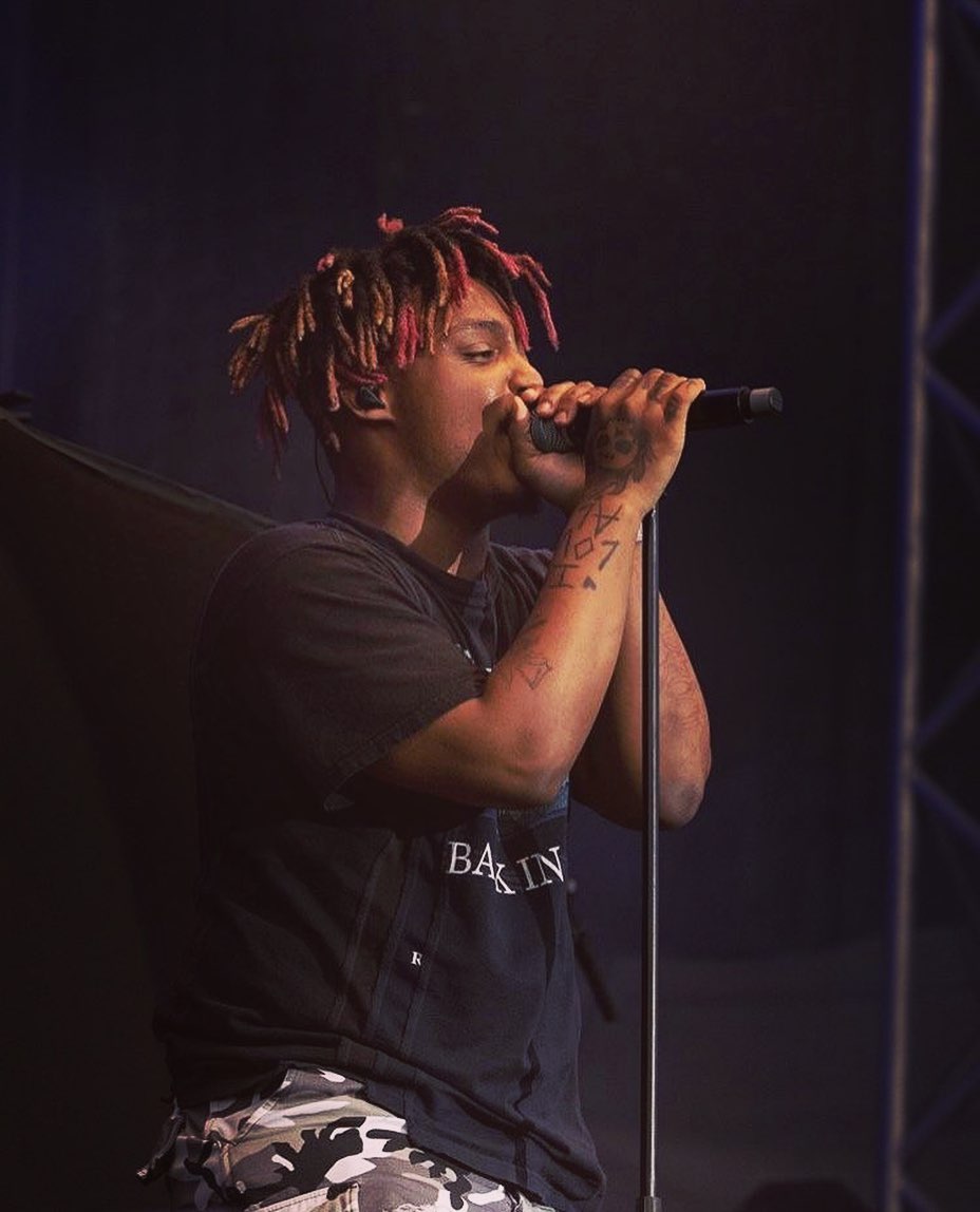 _Brandon999's tweet photo. now that TPNE is gone, if you’re looking for somewhere to stay connected with the Juice WRLD community, join our discord

you’ll get updates on everything Juice related, new music, leaks, snippets, GBs and more, plus a place to actually talk and enjoy the community without getting bullied out of the server

closing in on 3,000 members, link in replies