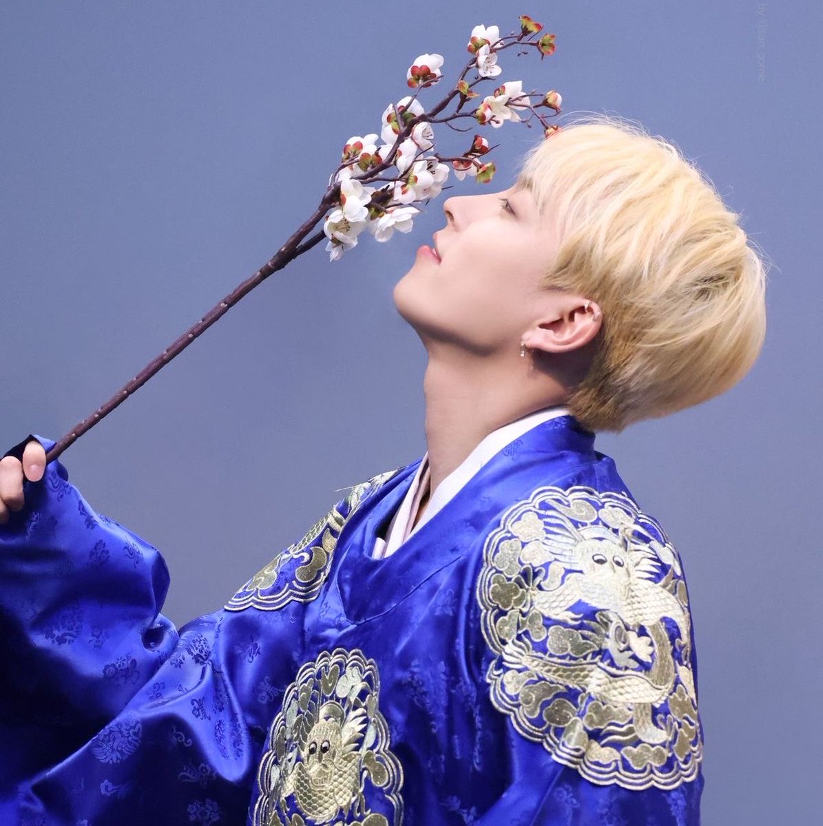 otherwoordly's tweet photo. “what kind of absurdity is this?!” crumpling the paper in his hand, the king’s voice roared inside the court. 

it was indeed absurd, that the nation the moon goddess breathed life into is now turning their back on him, wanting to annihilate his existence along with the king’s. https://t.co/hPYycNKebS