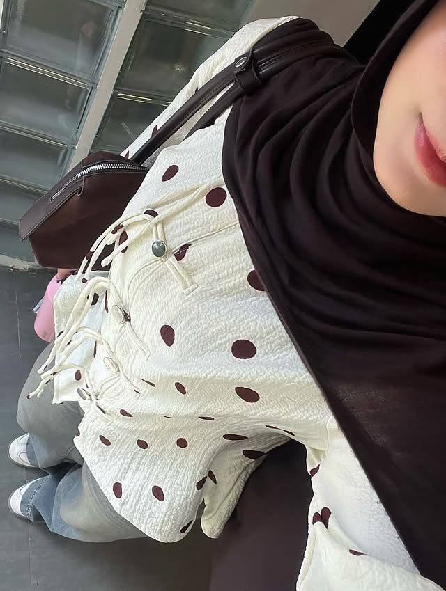 punyagissss's tweet photo. Cheongsam plus polka
Best combo 😋 https://t.co/88AVM8KzpJ
