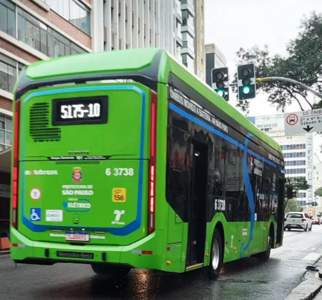Therootenboxers's tweet photo. @omacacoluffy @RafaelFontana Esse foi o ônibus que bateu https://t.co/Ey3eyie68S