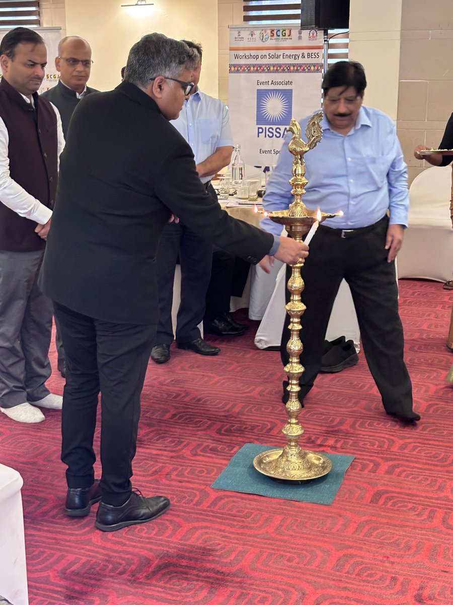 sscgreenjobs's tweet photo. At the SCGJ Workshop on Solar Energy &amp; BESS, 𝐌𝐫. 𝐌𝐨𝐡𝐚𝐧 𝐑𝐞𝐝𝐝𝐲, General Manager, NSDC, shared insights on India’s skilling ecosystem, industry participation &amp; emerging workforce opportunities. https://t.co/8RFMjAlKEH