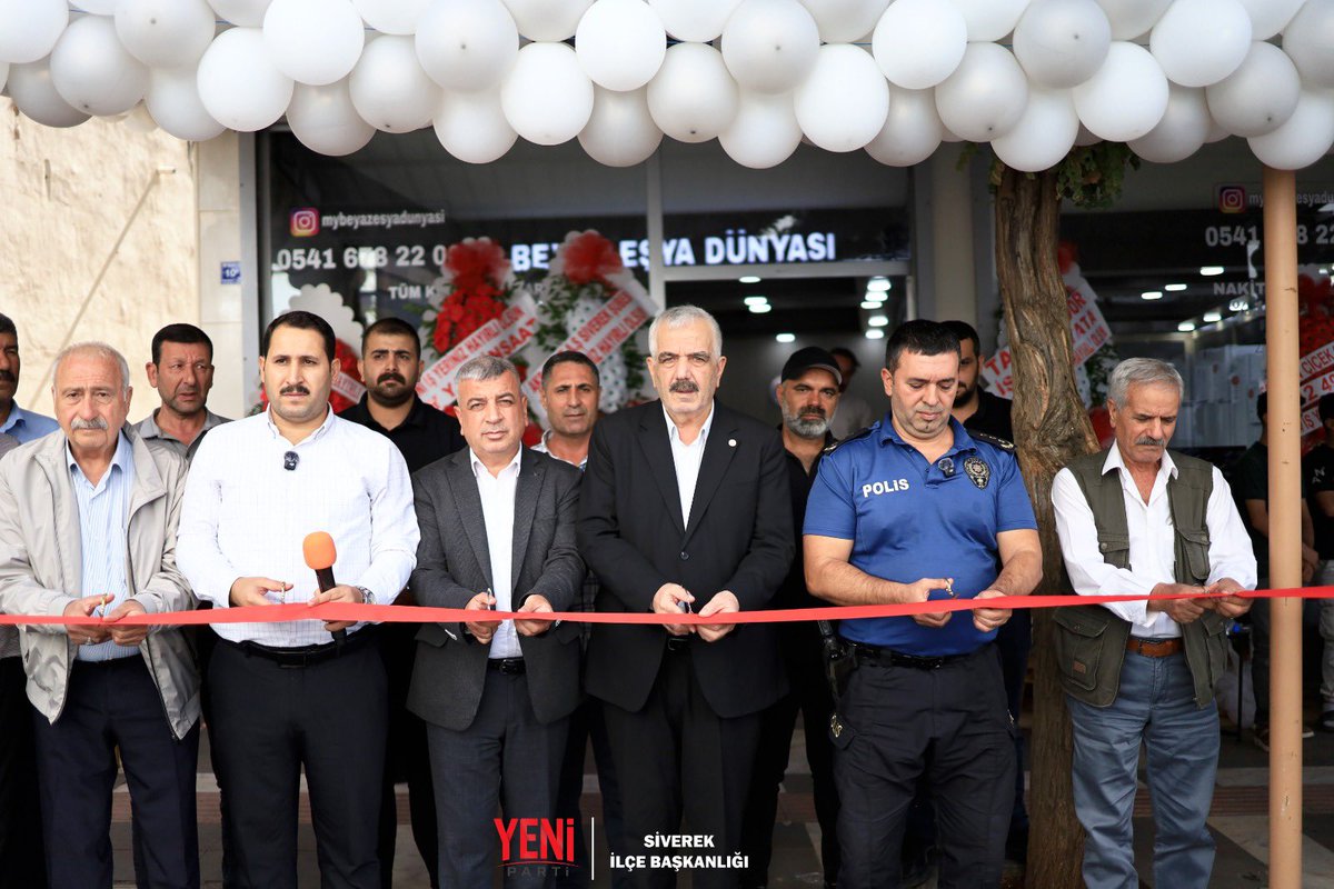 AdnanTuysuzz's tweet photo. Yeni Parti Siverek İlçe Yönetim Kurulumuz ve Gençlik Kollarımızla birlikte MY Beyaz Eşya Dünyası mağazasının açılışına katıldık.

Mağaza sahibi Mesut Çakmak’a hayırlı olsun dileklerimizi iletiyor, işletmesine bol ve bereketli kazançlar diliyoruz.

Siverek’imize hayırlı olsun. https://t.co/nasoGZAWVx